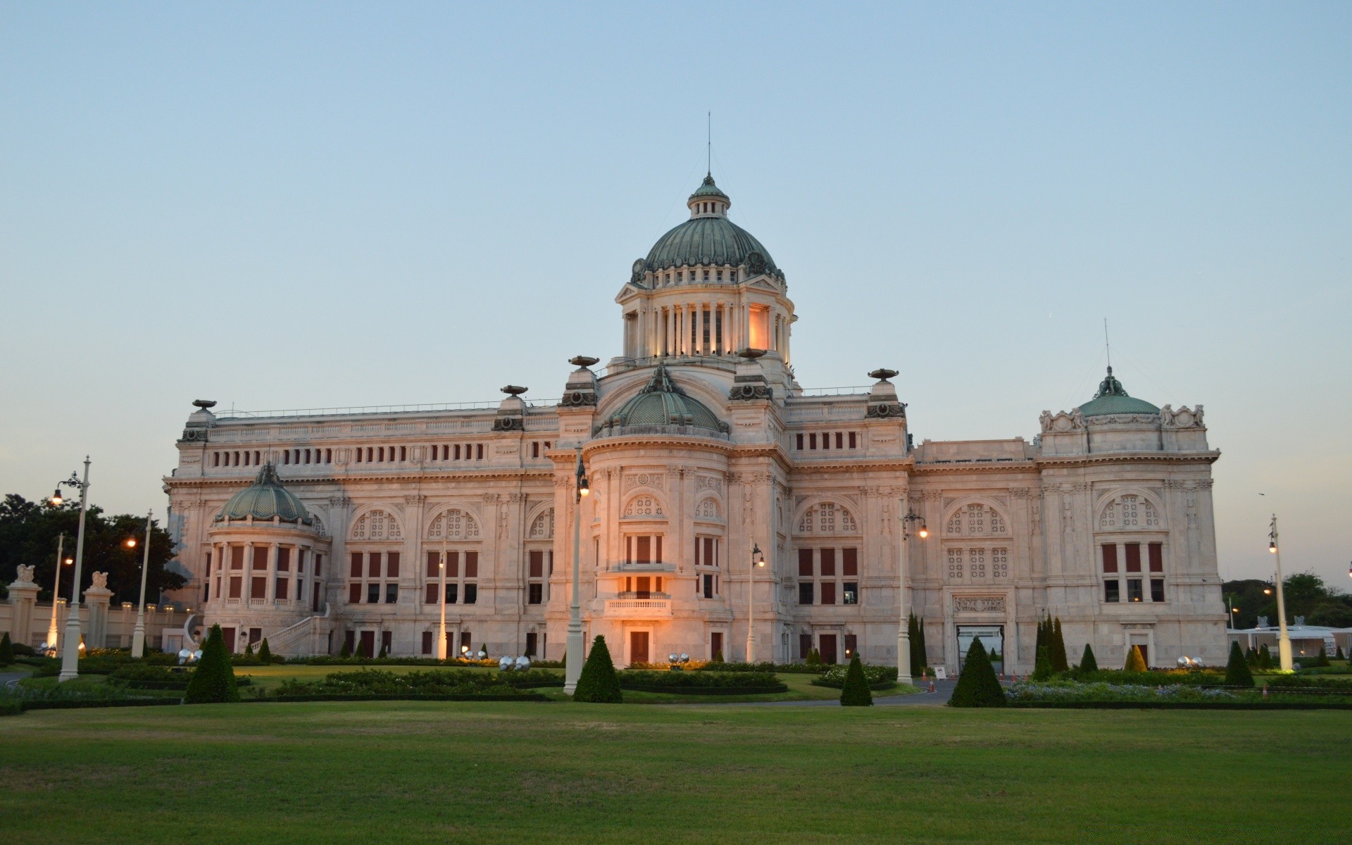 asia architecture building administration travel castle city museum landmark daylight outdoors tourism facade sky monument lawn dome sculpture capital