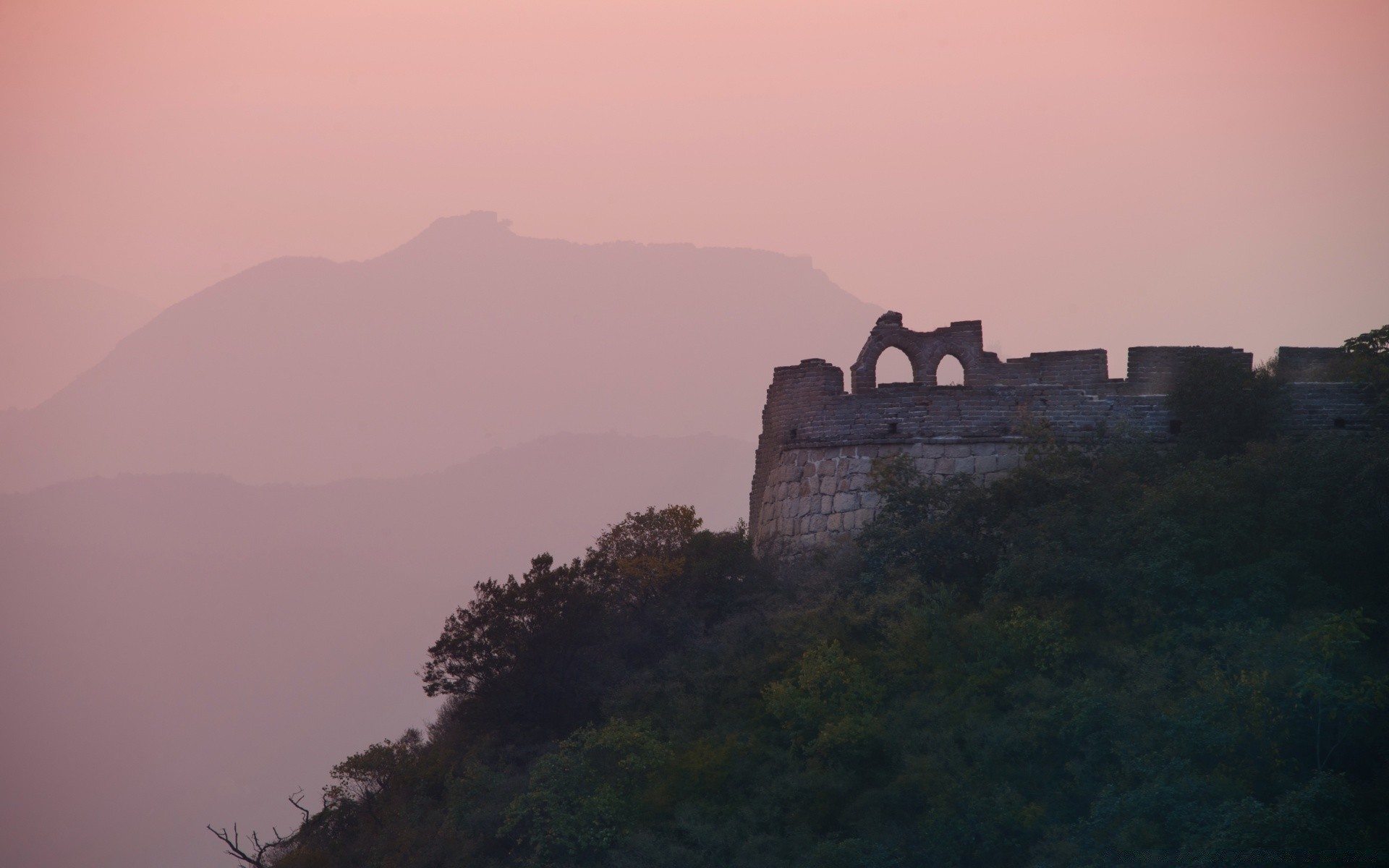 asien landschaft berge nebel sonnenuntergang dämmerung hintergrundbeleuchtung himmel nebel reisen am abend tageslicht hügel architektur baum im freien licht