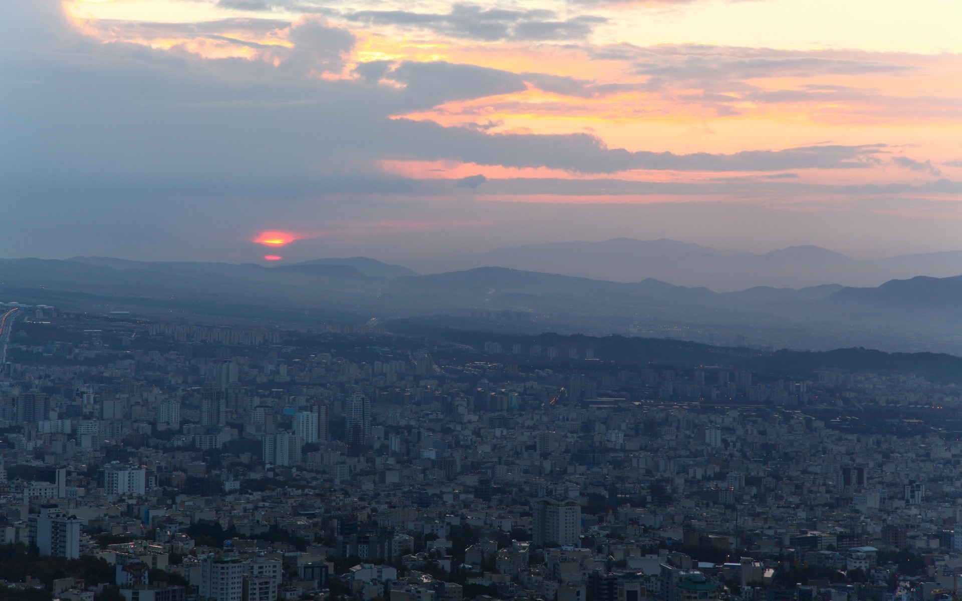 ásia cidade paisagem viagens montanhas skyline arquitetura cidade cidade névoa céu pôr do sol espetáculo