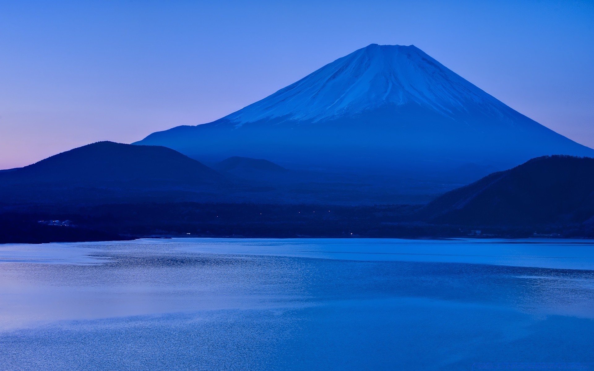 亚洲 水域 旅游 山 火山 雪 景观 户外 天空 自然 日光 岛屿