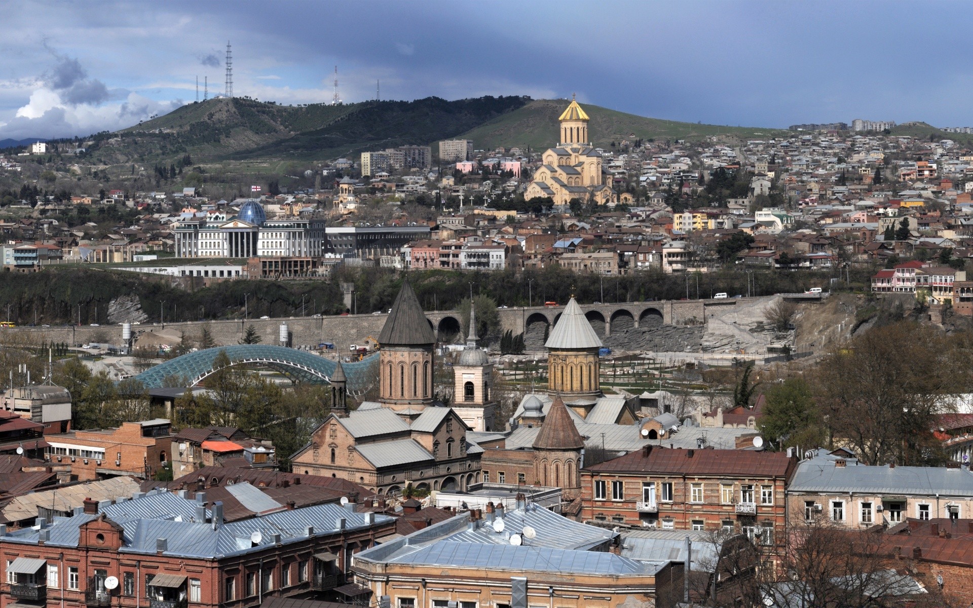 asia ciudad ciudad arquitectura iglesia ciudad tejados casa viajes espectáculo panorámico panorama urbano casa colina turismo skyline catedral al aire libre antena