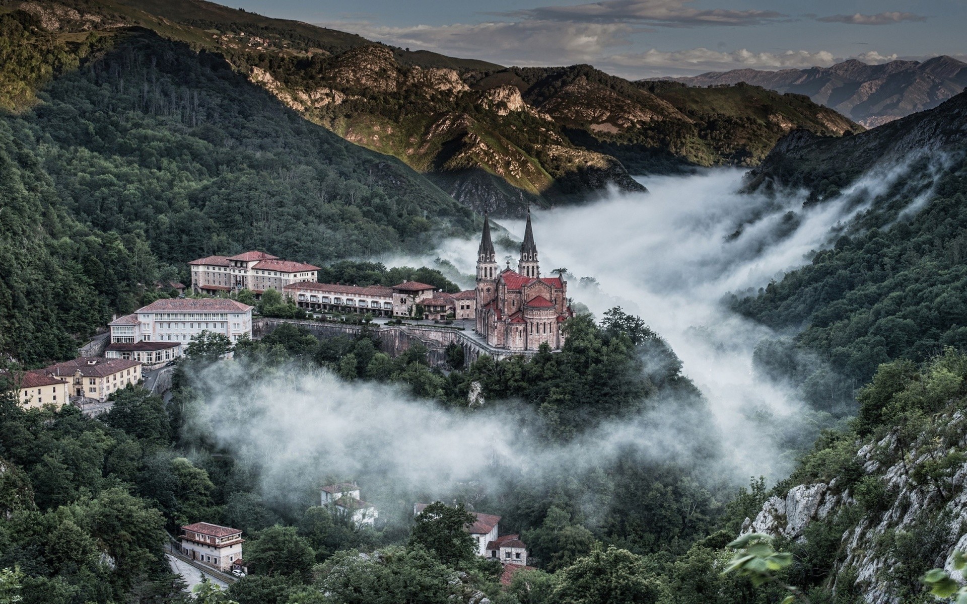 europe montagnes paysage voyage eau nature scénique tourisme rivière colline ciel arbre rock architecture vallée à l extérieur maison