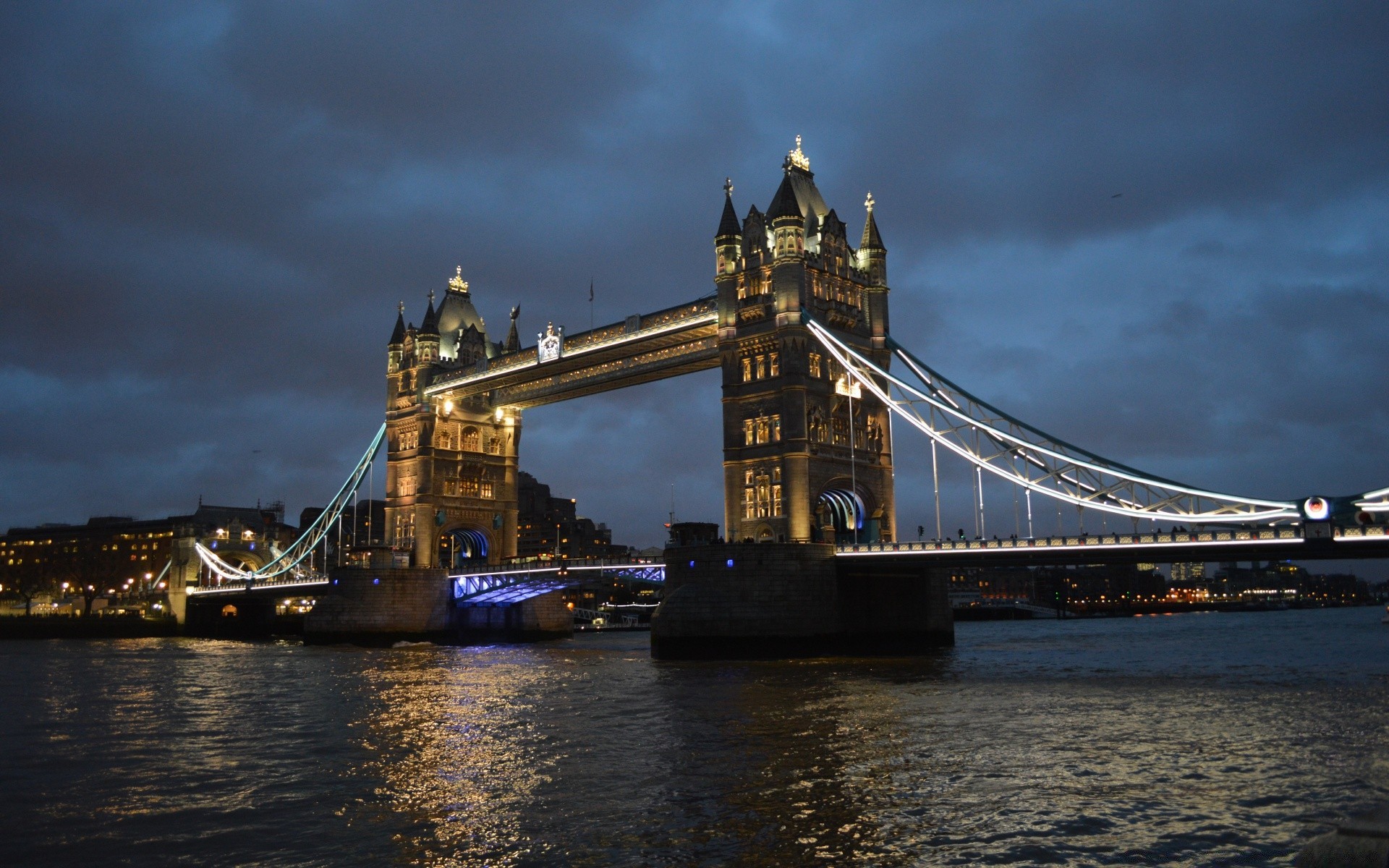 europa brücke fluss wasser reisen architektur stadt zugbrücke sonnenuntergang hängebrücke transportsystem himmel haus dämmerung städtisch sehenswürdigkeit abend auto im freien