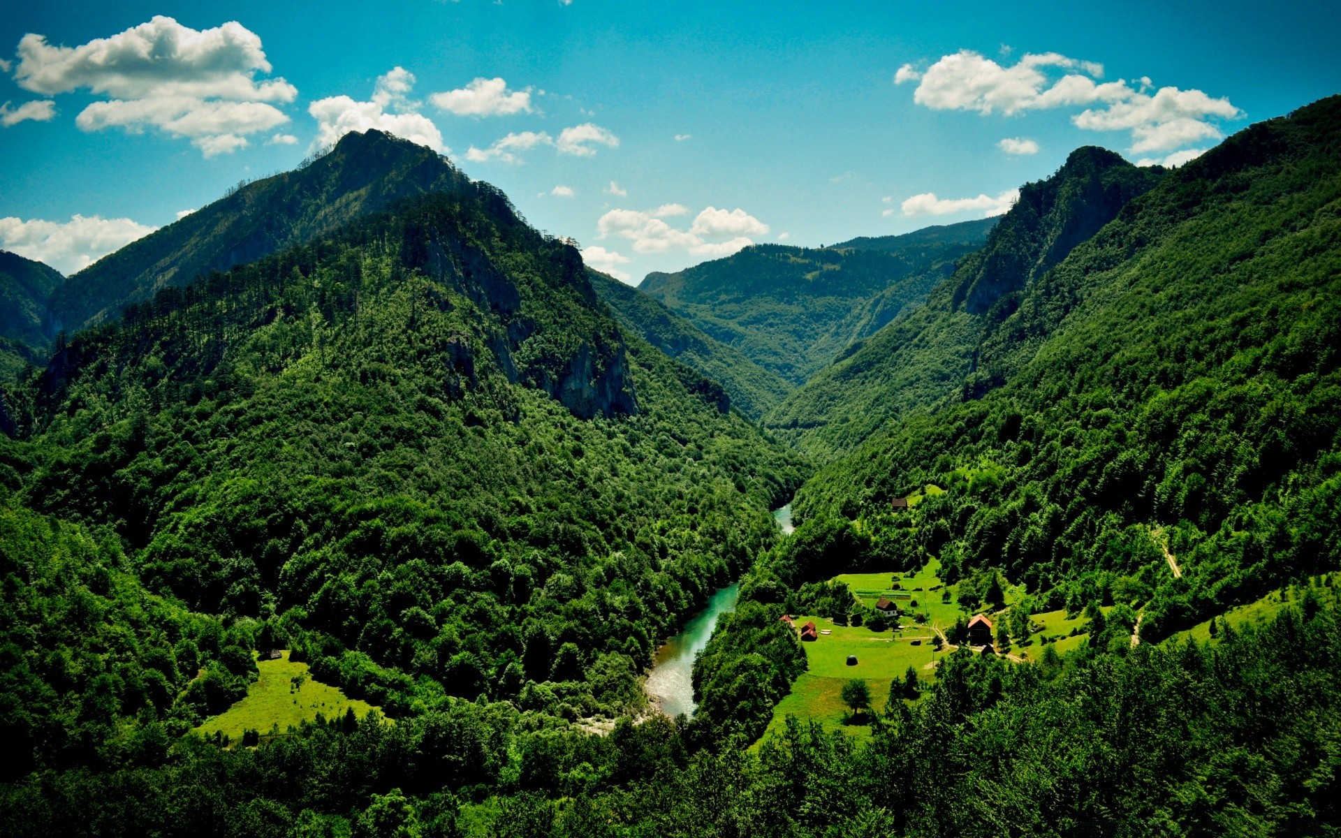 欧洲 山脉 景观 山谷 旅游 自然 木材 山 风景 户外 树 天空 旅游 日光 奇观 全景 岩石