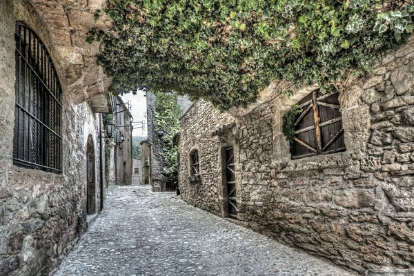 Antiguo callejón. Pared de piedra