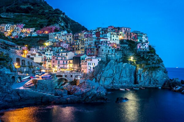 Un voyage unique en Europe dans une ville au bord de la mer