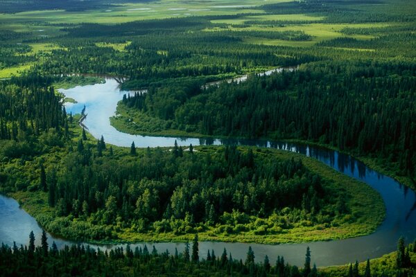 Vue aérienne de la rivière