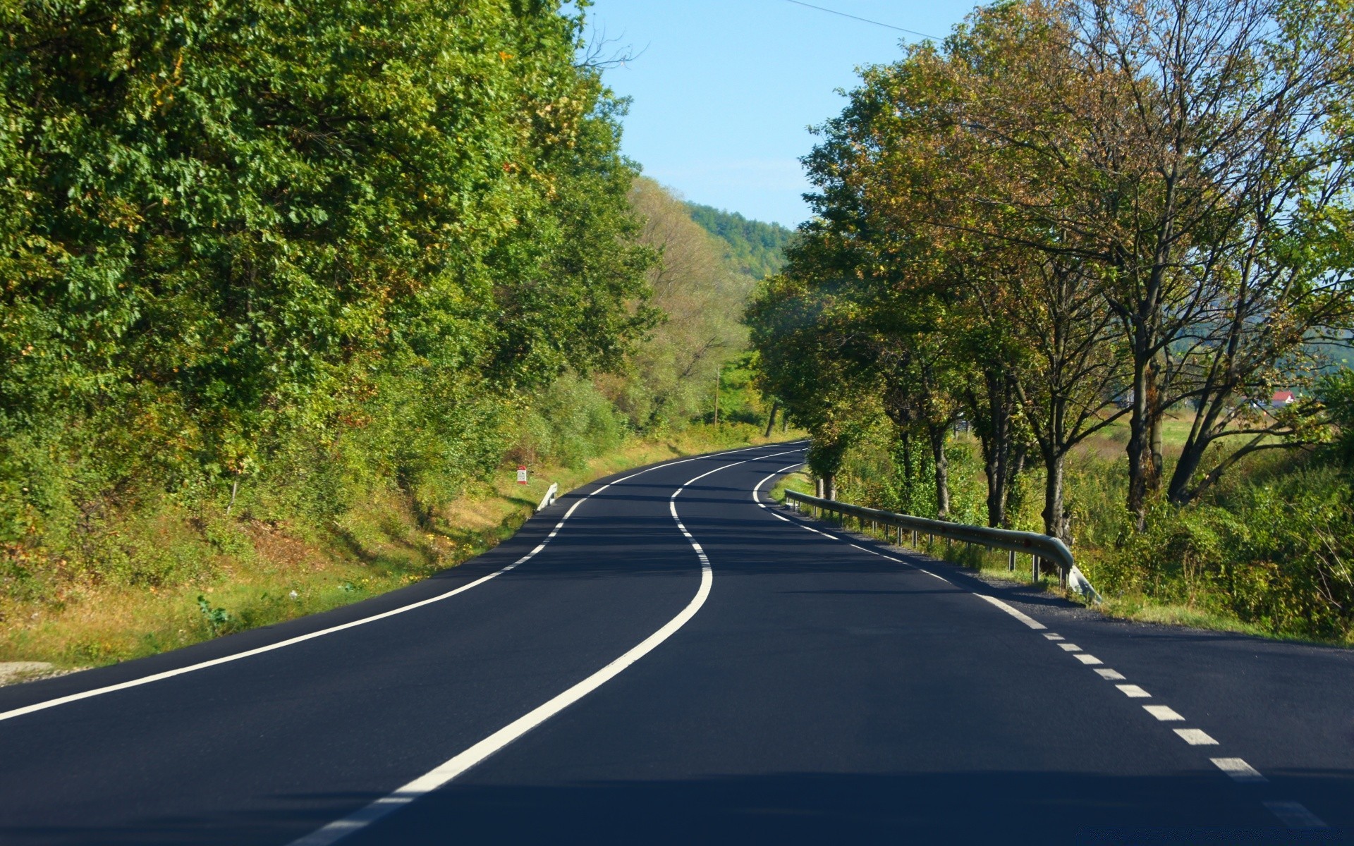 europa carretera asfalto carretera guía sistema de transporte árbol unidad carril viajes paisaje al aire libre coche vacío