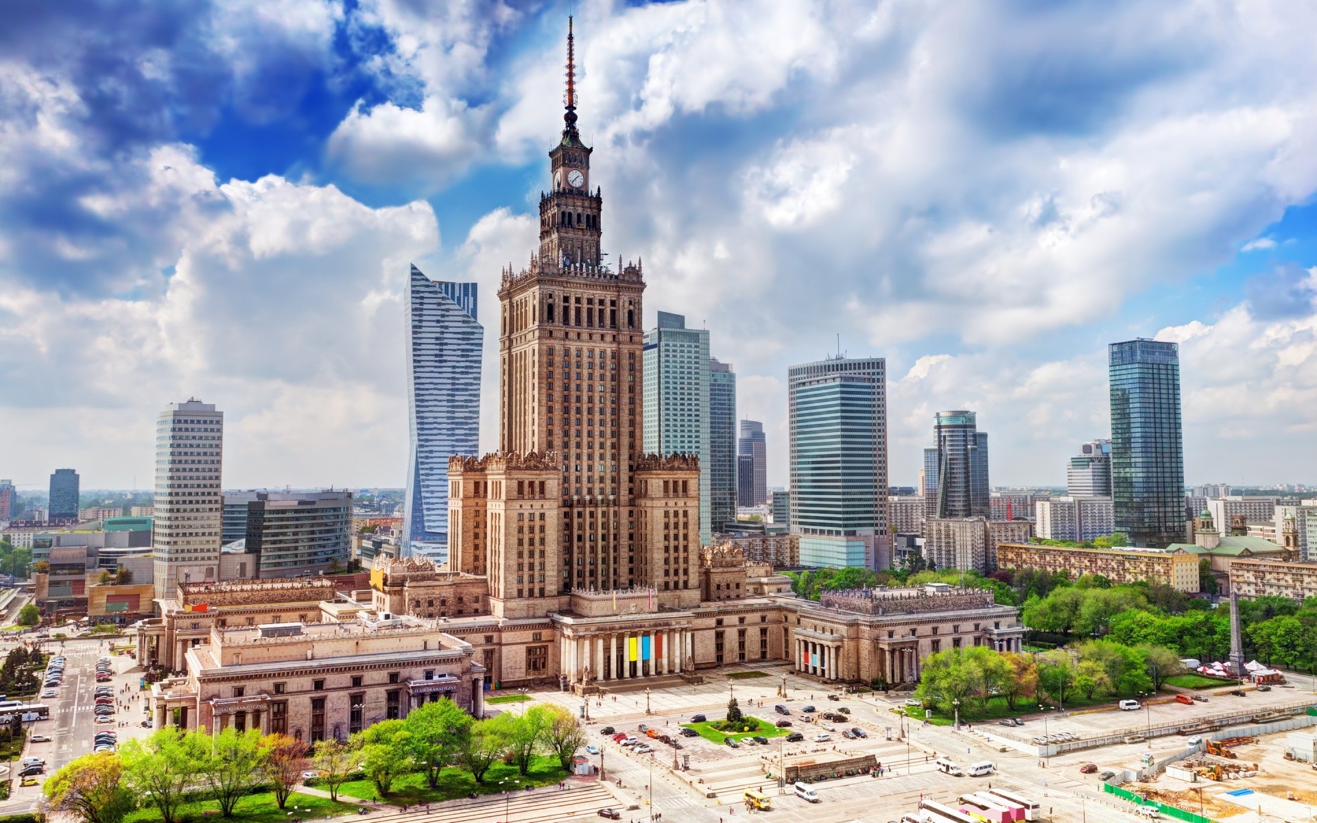 europa ciudad arquitectura viajes ciudad rascacielos skyline hogar centro de la ciudad cielo urbano al aire libre oficina moderno torre espectáculo luz del día punto de referencia