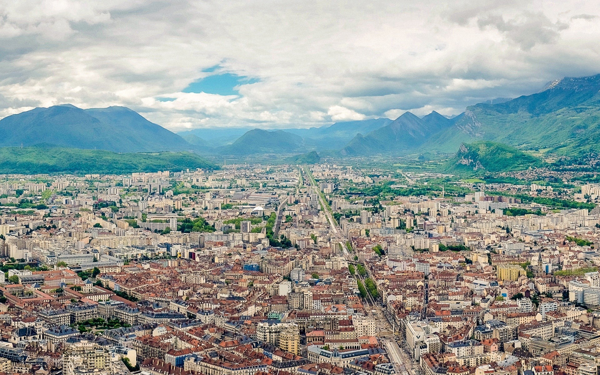 europa stadt stadt architektur stadt reisen haus spektakel berge landschaft tourismus dächer panorama im freien panorama sehenswürdigkeit haus antenne städtisch himmel