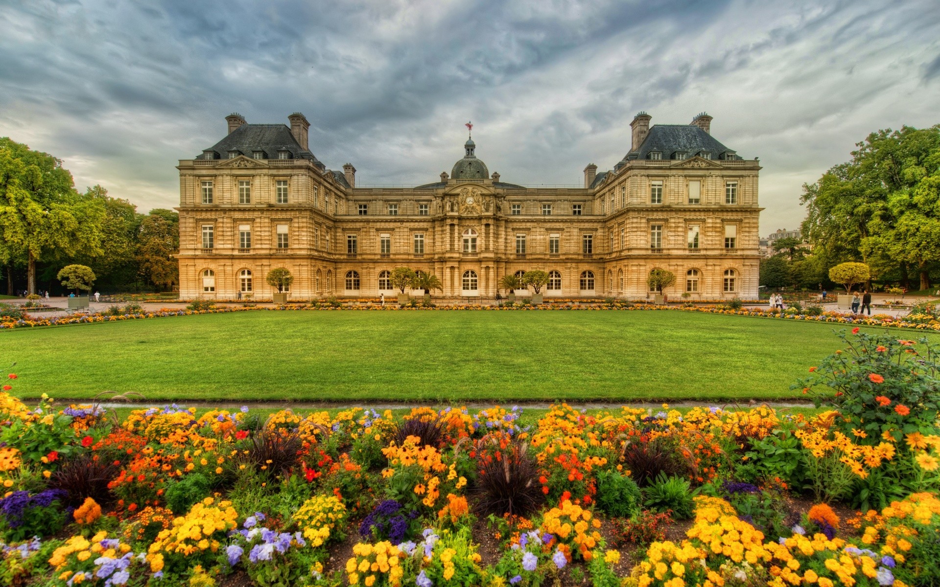 europa architektur haus garten schloss reisen haus park alt rasen himmel im freien chateau sommer gras wahrzeichen imperial außen antike blume