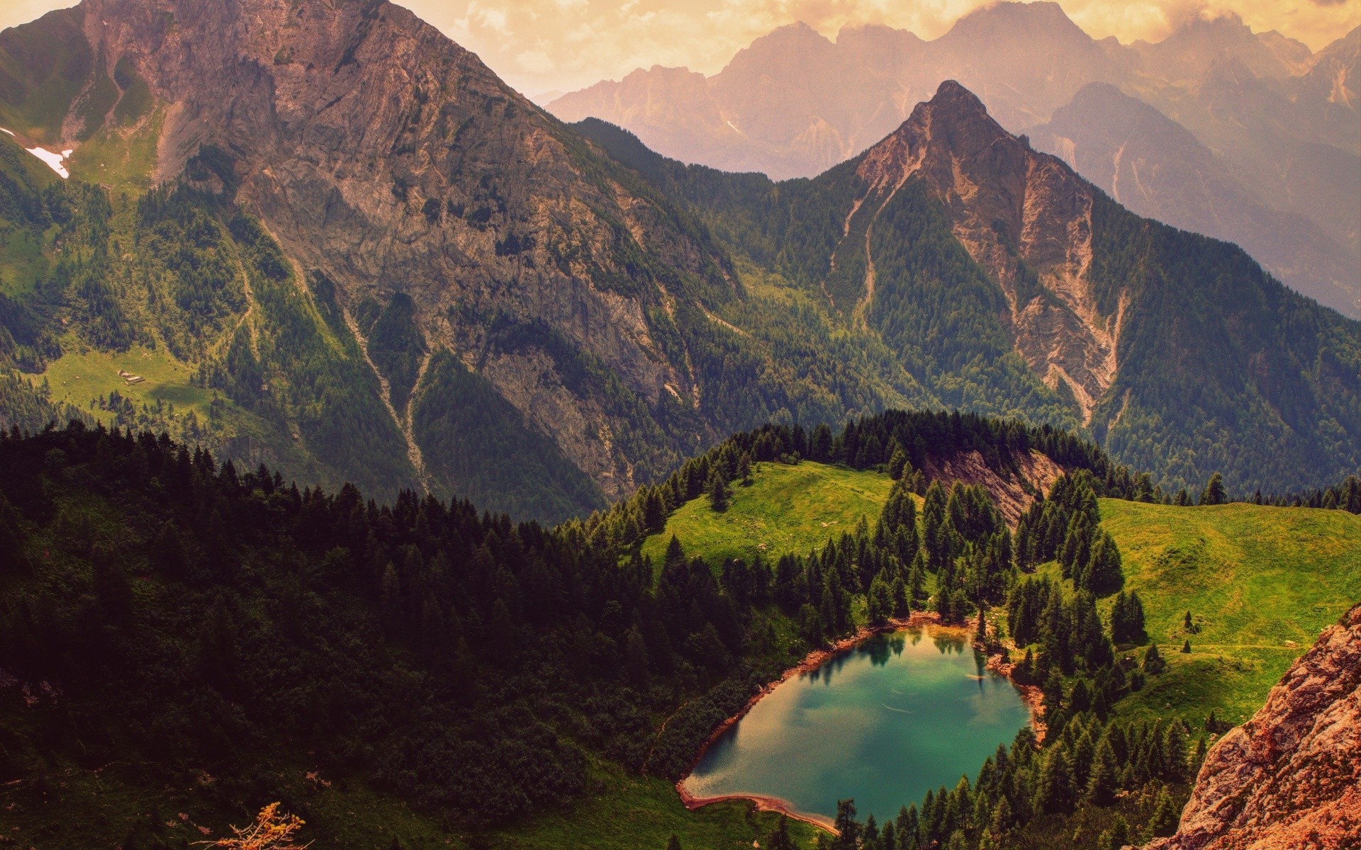 欧洲 山 旅游 户外 景观 山谷 日光 风景 水 树 自然 湖 木