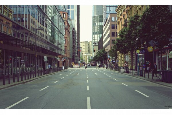 Europäische Stadt mit Straßen und Straßen