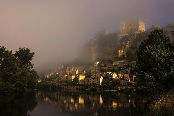 The city is located on the river bank