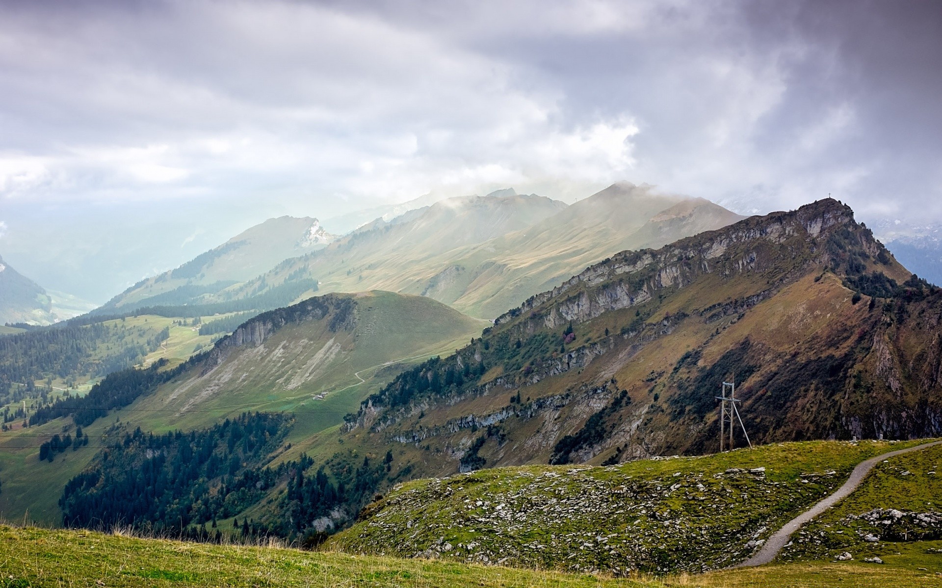 europa berge landschaft reisen natur himmel im freien schnee tal berggipfel landschaftlich hügel gras sommer rock wandern wandern wolke