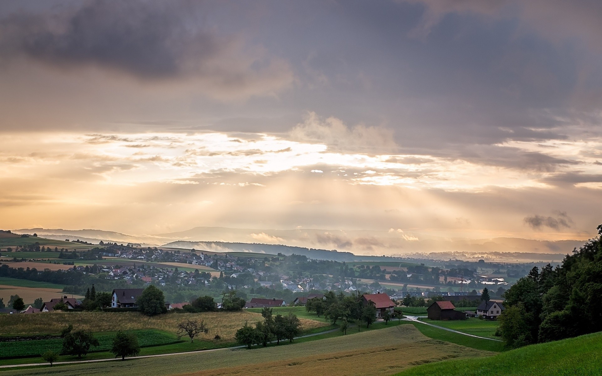 europe paysage arbre voyage ciel en plein air coucher de soleil lumière du jour terres cultivées nature agriculture campagne ville soir tempête aube eau été herbe