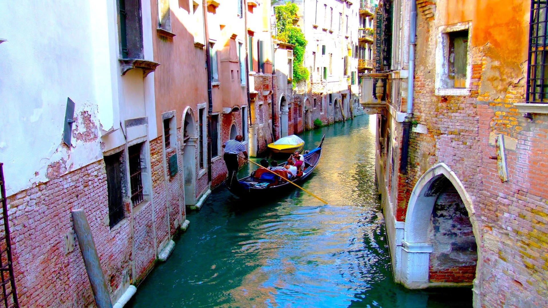 l europe canal gondole vénitien rue eau maison architecture bateau vieux voyage ville urbain traditionnel réflexion gondolier ville maison vacances en plein air