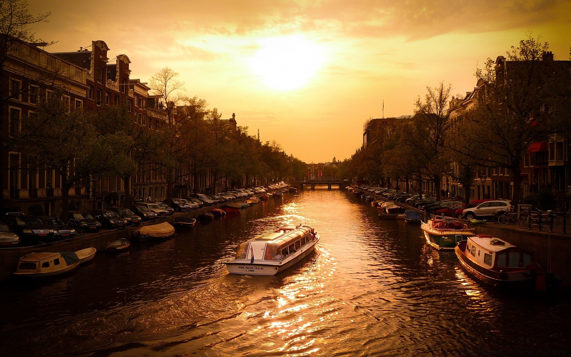 europe eau rivière coucher de soleil bateau réflexion voyage ville soir aube ville architecture lac canal crépuscule en plein air tourisme