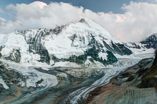 Montanhas glaciais, neve Europeia