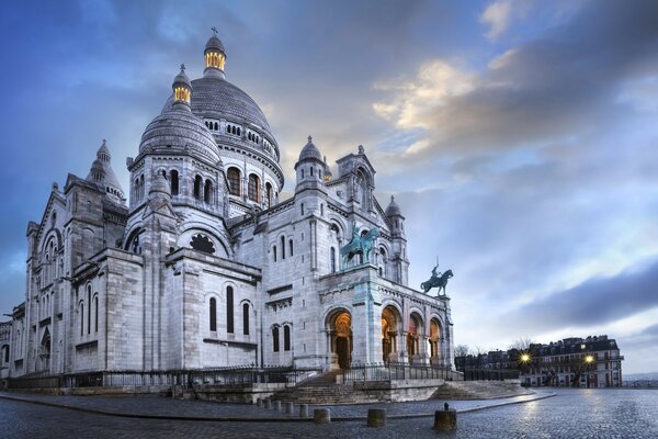 Voyages. Europe. Église blanche-neige