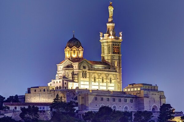 Luoghi per viaggiare. Tempio luminoso