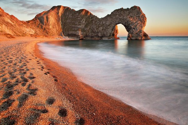 Spiaggia al tramonto sole