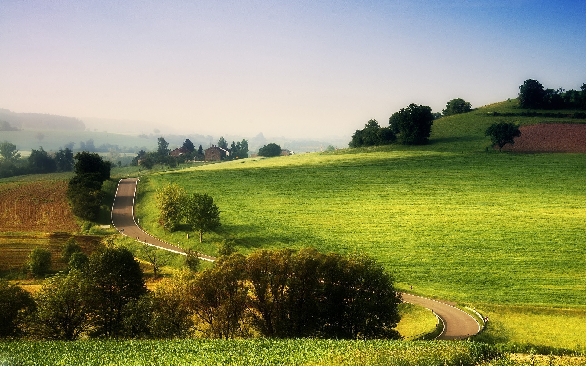 landschaft gras landschaft ländlichen baum landschaft landwirtschaft feld heuhaufen natur sommer bauernhof himmel im freien land landschaftlich bebautes land weiden rasen pastorale