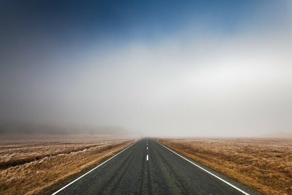 The road in the desert, going into the sky