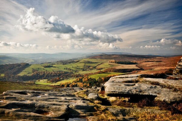 Heller Himmel Berge und Tiefland Natur Reisen