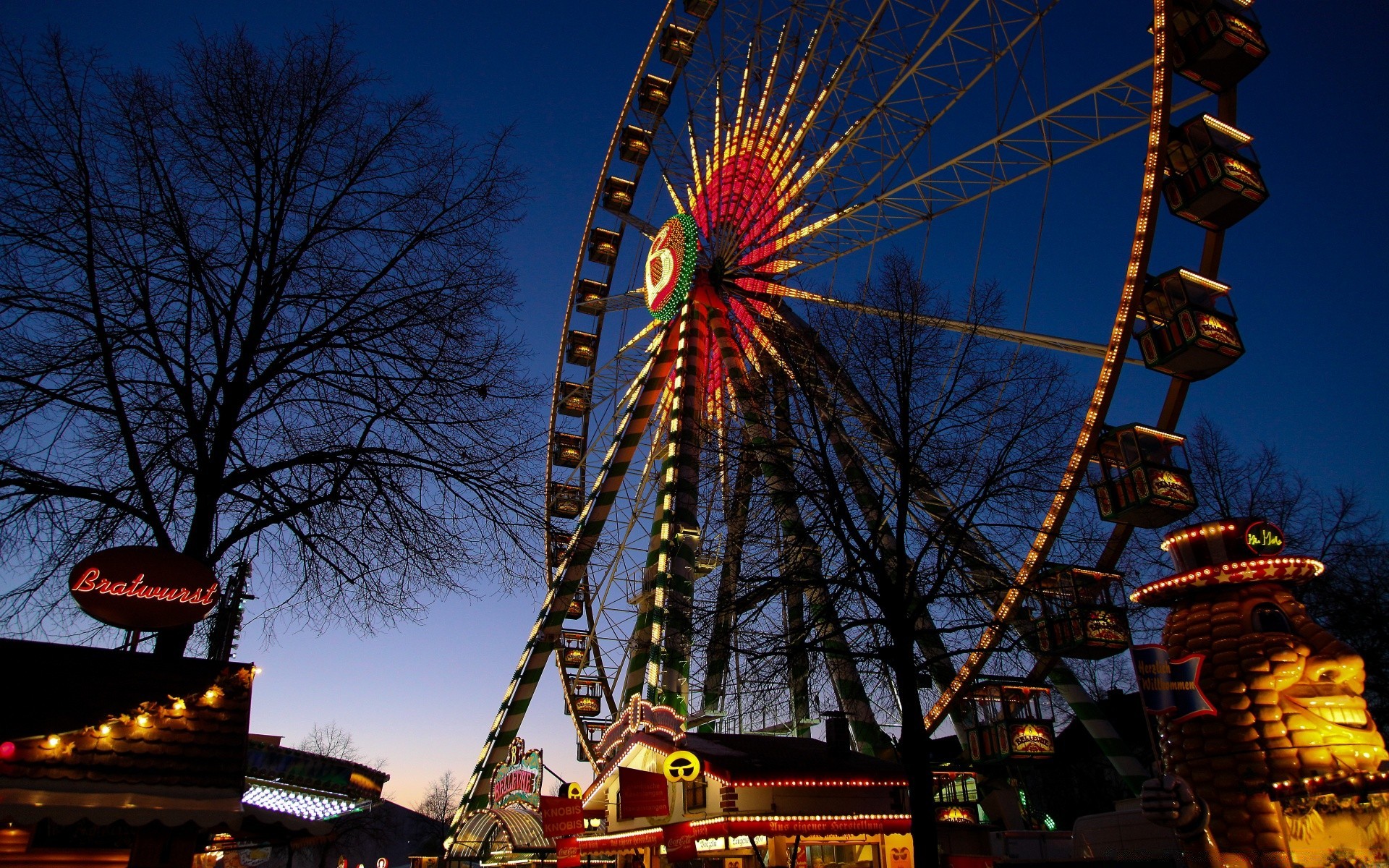 l europe carrousel carnaval grande roue divertissement pad excitation festival roues thème cirque plaisir rouleau jeu coaster parc parc à thème ciel midway