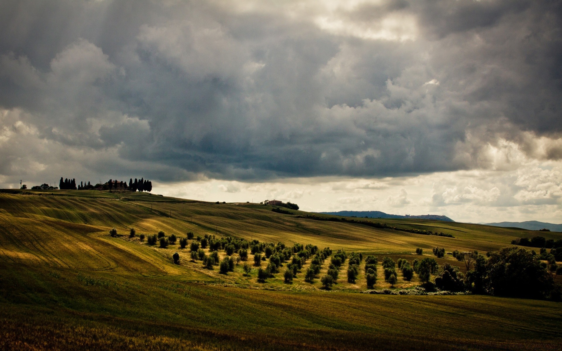 europa paisagem agricultura céu terras cultivadas ao ar livre fazenda tempestade natureza campo pôr do sol viagens campo rural colina grama luz do dia nuvem pastoral tempo