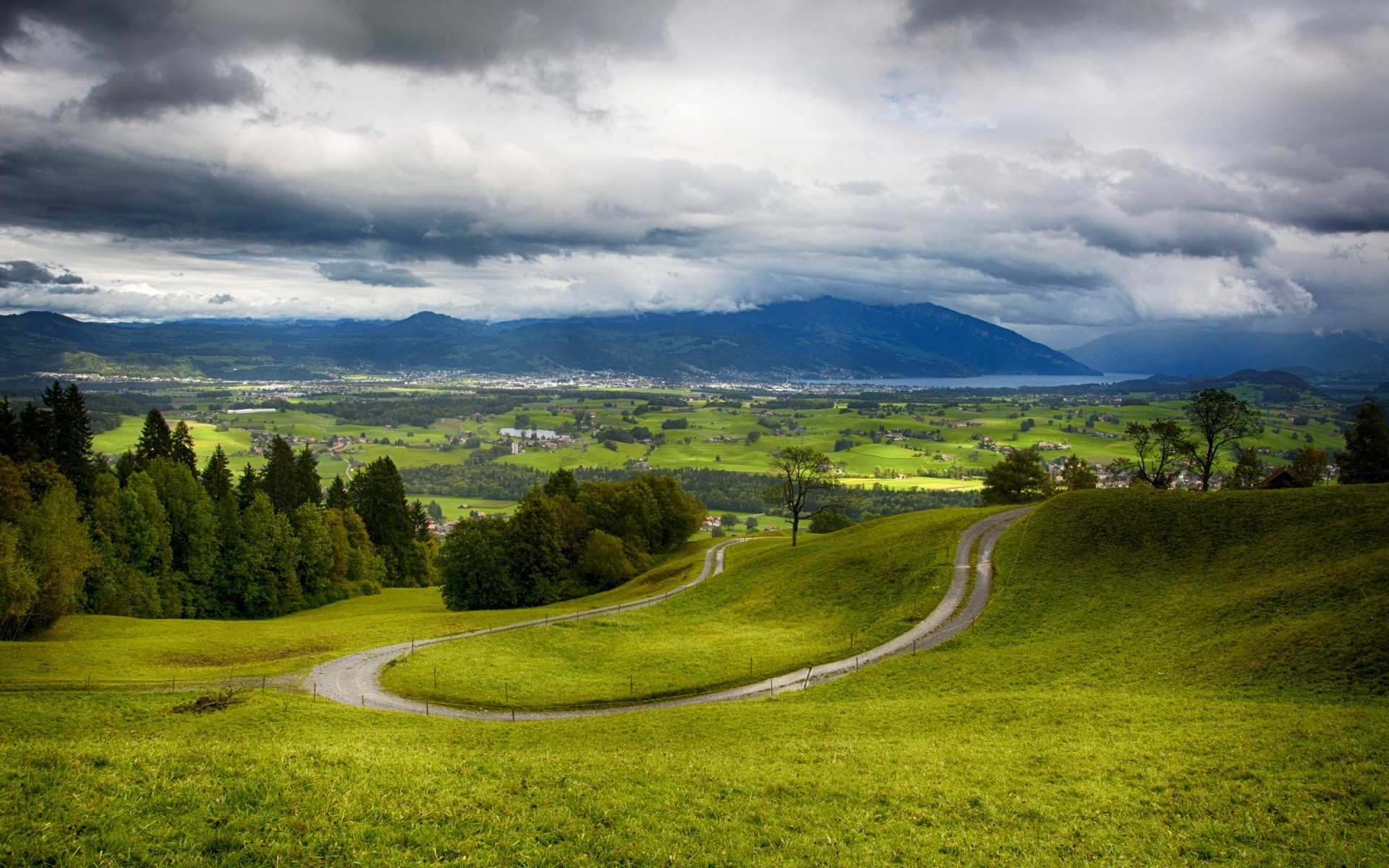 l europe paysage herbe nature ciel campagne arbre colline rural foin champ scénique voyage à l extérieur route pays été agriculture pâturage nuage