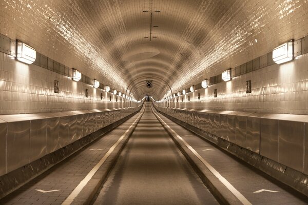 Monochrome tunnel and no traffic jam