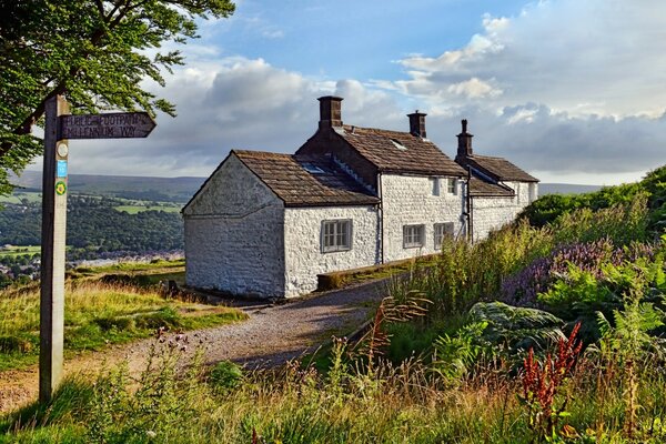 Paisagem rústica fresca, casa solitária