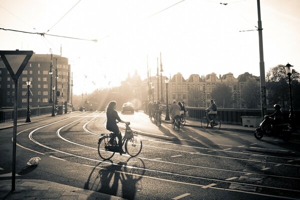 Ruhige Straße in der Abendsonne