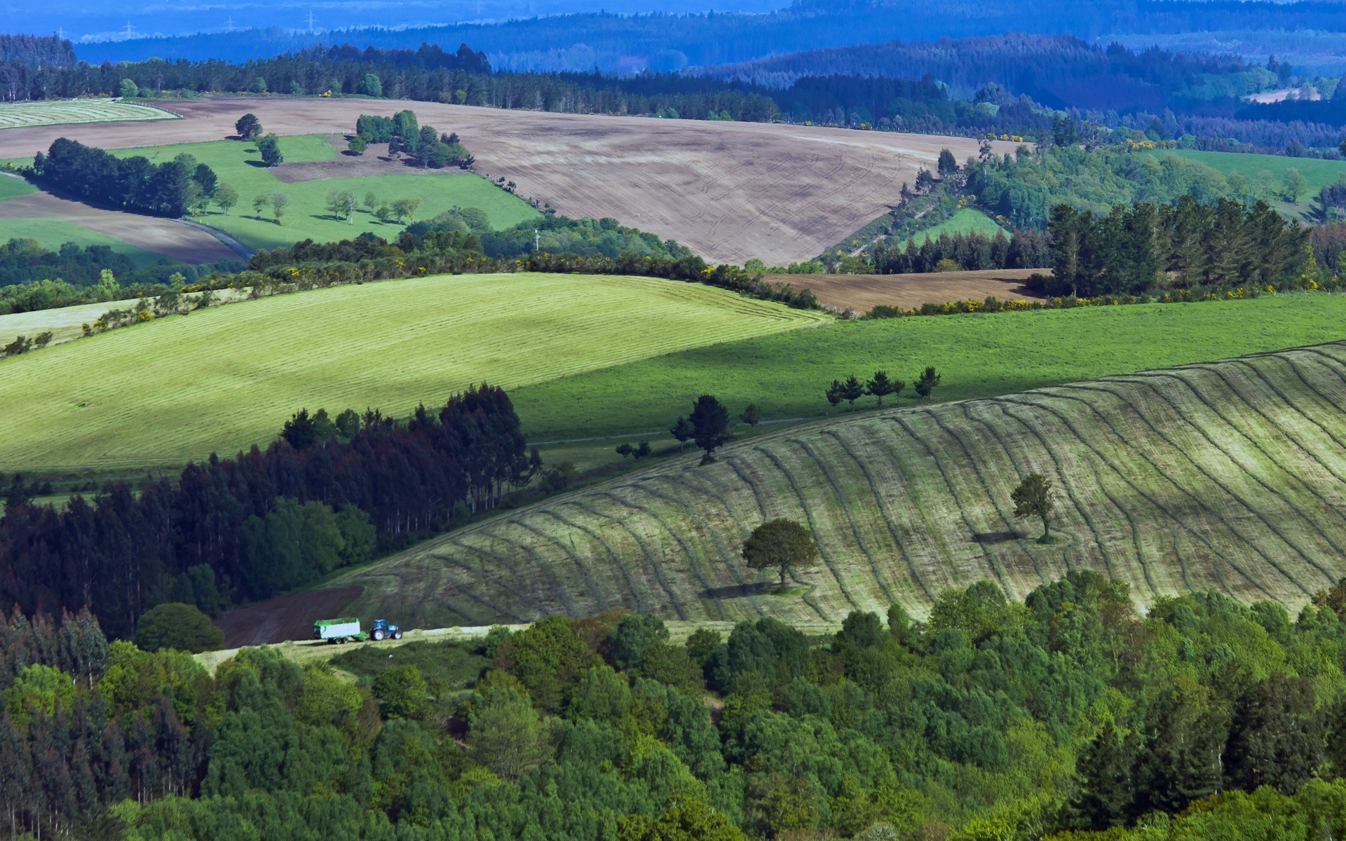 l europe l agriculture paysage ferme colline vallée pittoresque arbre champ terres cultivées vignoble campagne voyage montagnes nature cyprès foin maison récolte à l extérieur