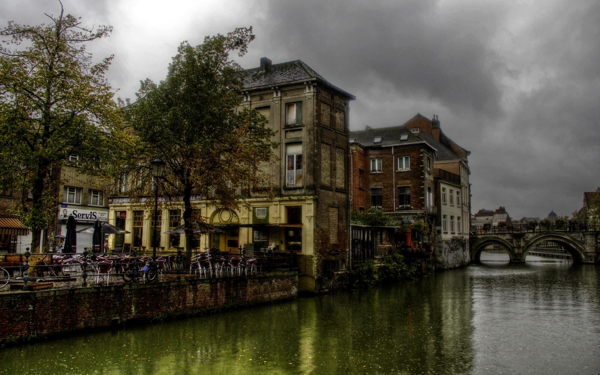 europa wasser architektur haus fluss haus reisen im freien zuhause stadt alt reflexion see kanal straße baum himmel brücke