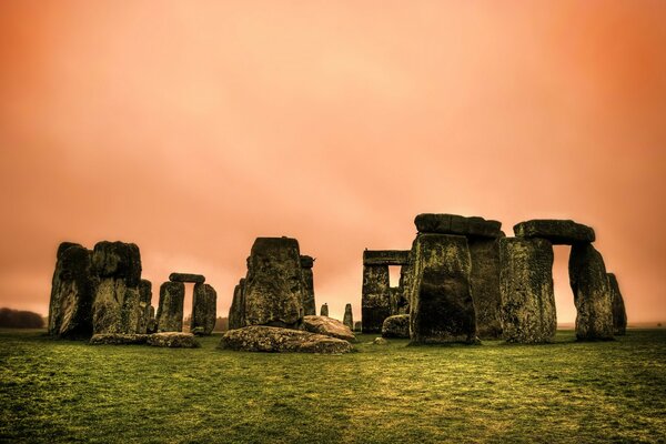 Viaggio in Europa, tramonto tra strutture antiche