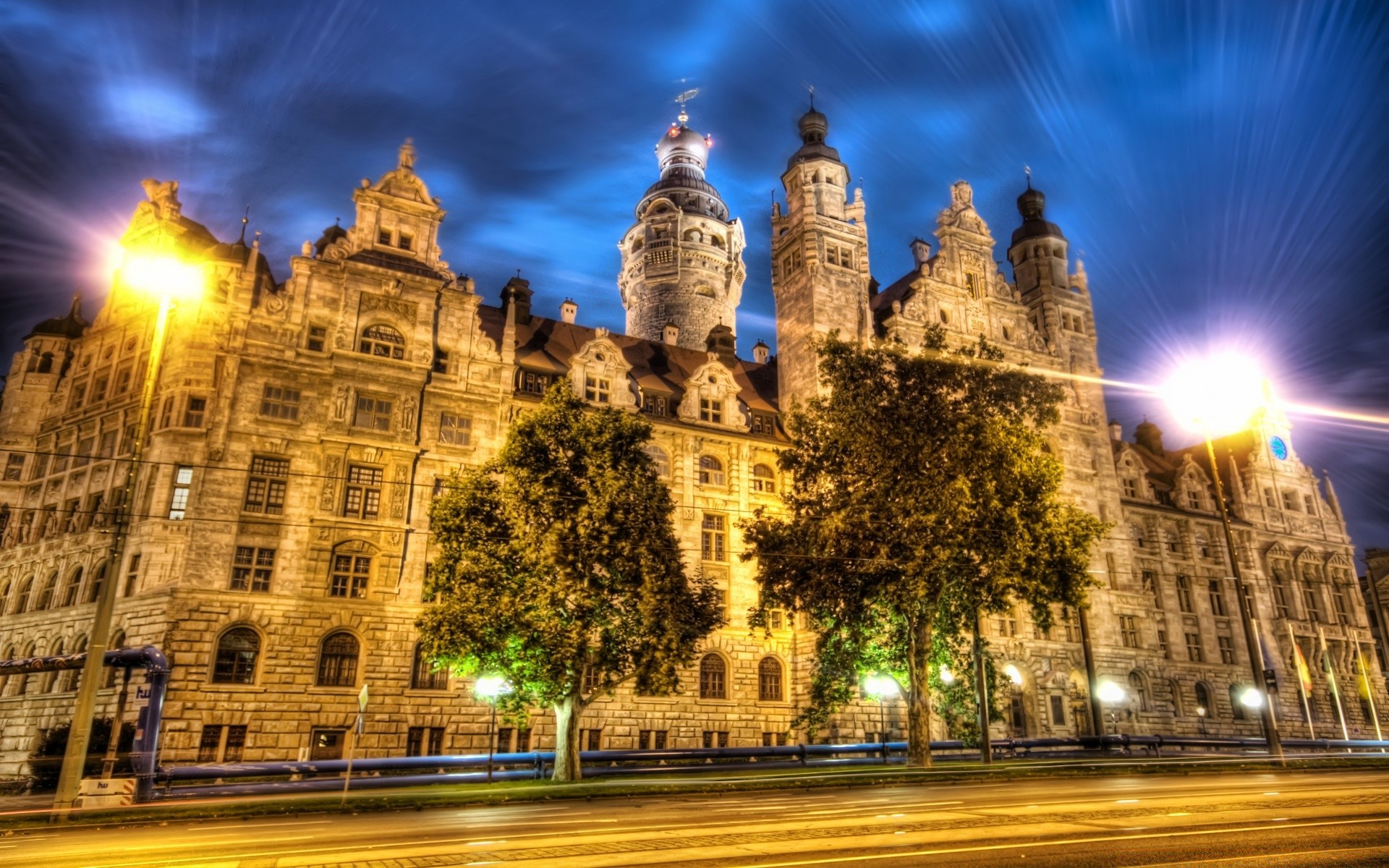 europa arquitetura viajar casa cidade ponto de interesse anoitecer turismo à noite famoso cultura céu iluminado cidade torre monumento histórico urbano castelo velho ao ar livre