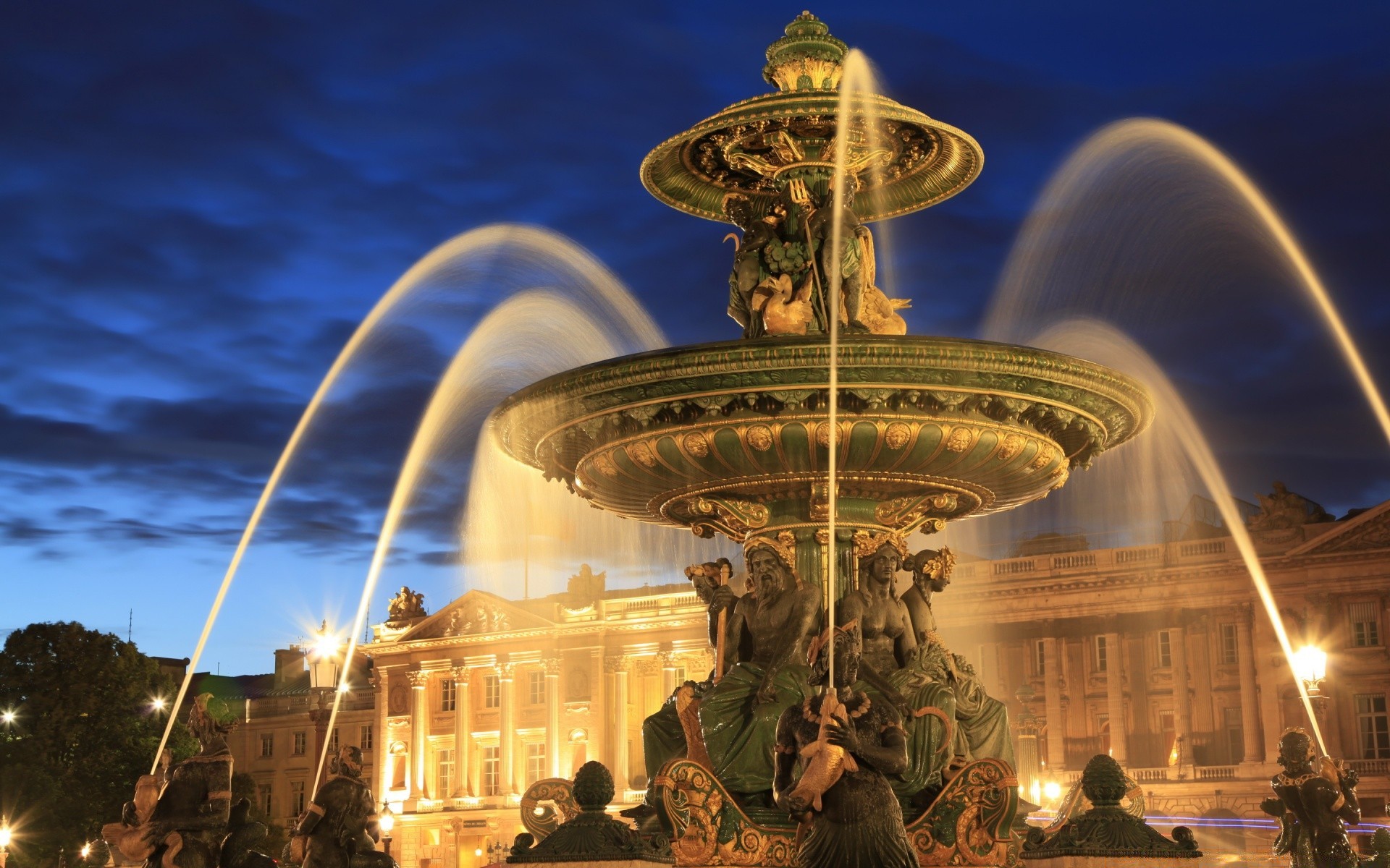 europa reisen stadt brunnen architektur tourismus himmel platz licht skulptur haus tourist stadt statue abend spektakel sehenswürdigkeit kunst urlaub im freien casino