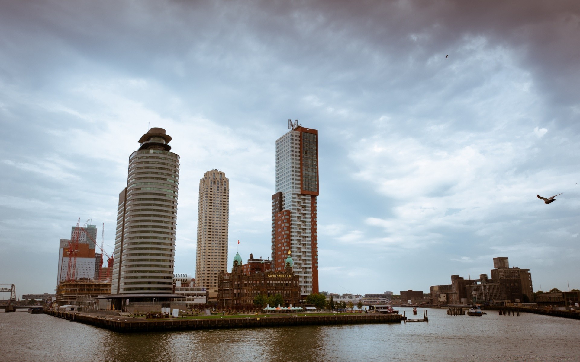 europa architektur stadt wolkenkratzer stadt skyline haus wasser himmel reisen stadtzentrum im freien tageslicht geschä ft büro fluss uferpromenade finanzen turm