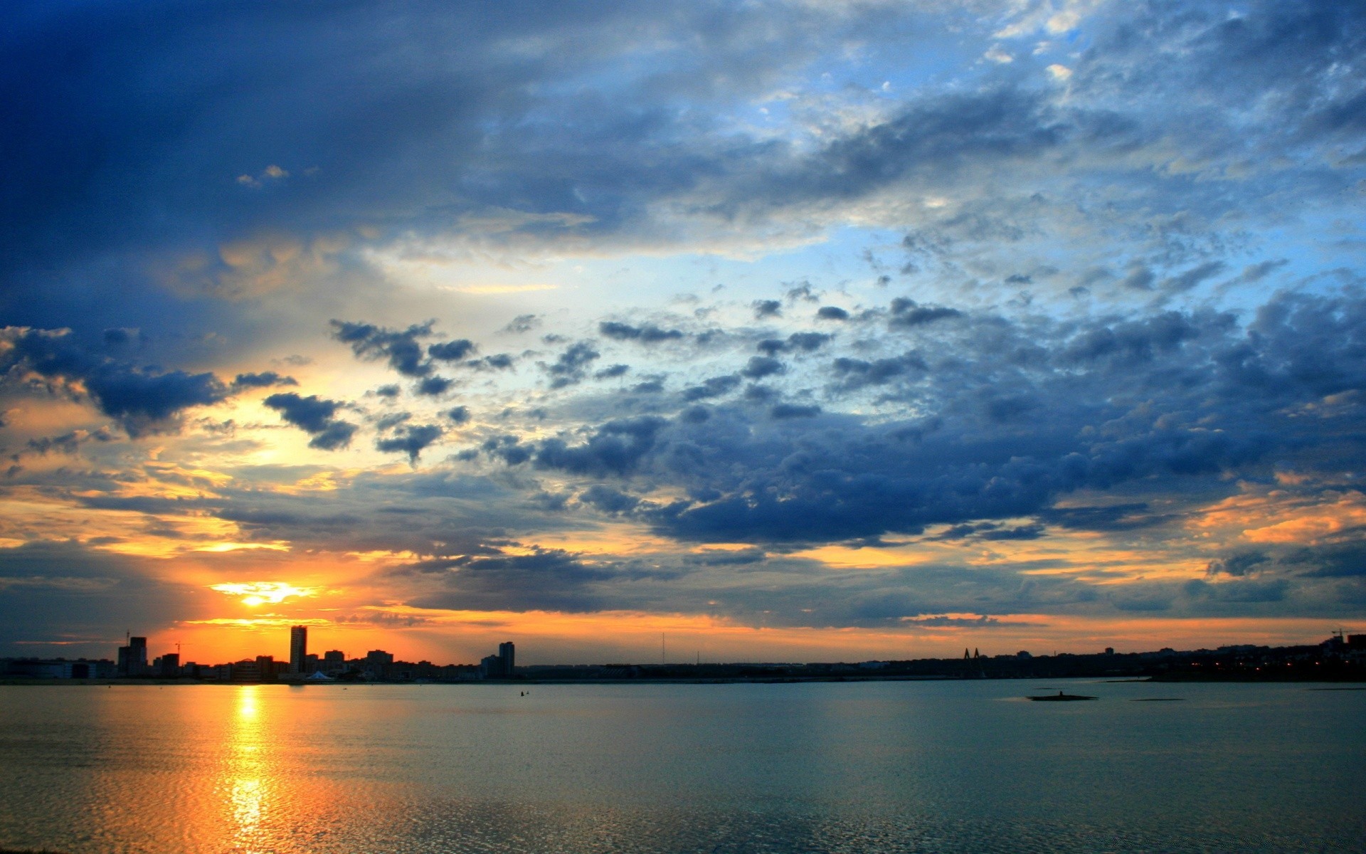 欧洲 日落 水域 黎明 太阳 黄昏 天空 自然 夏天 晚上 好天气 户外 反射 景观 海 镇静 湖