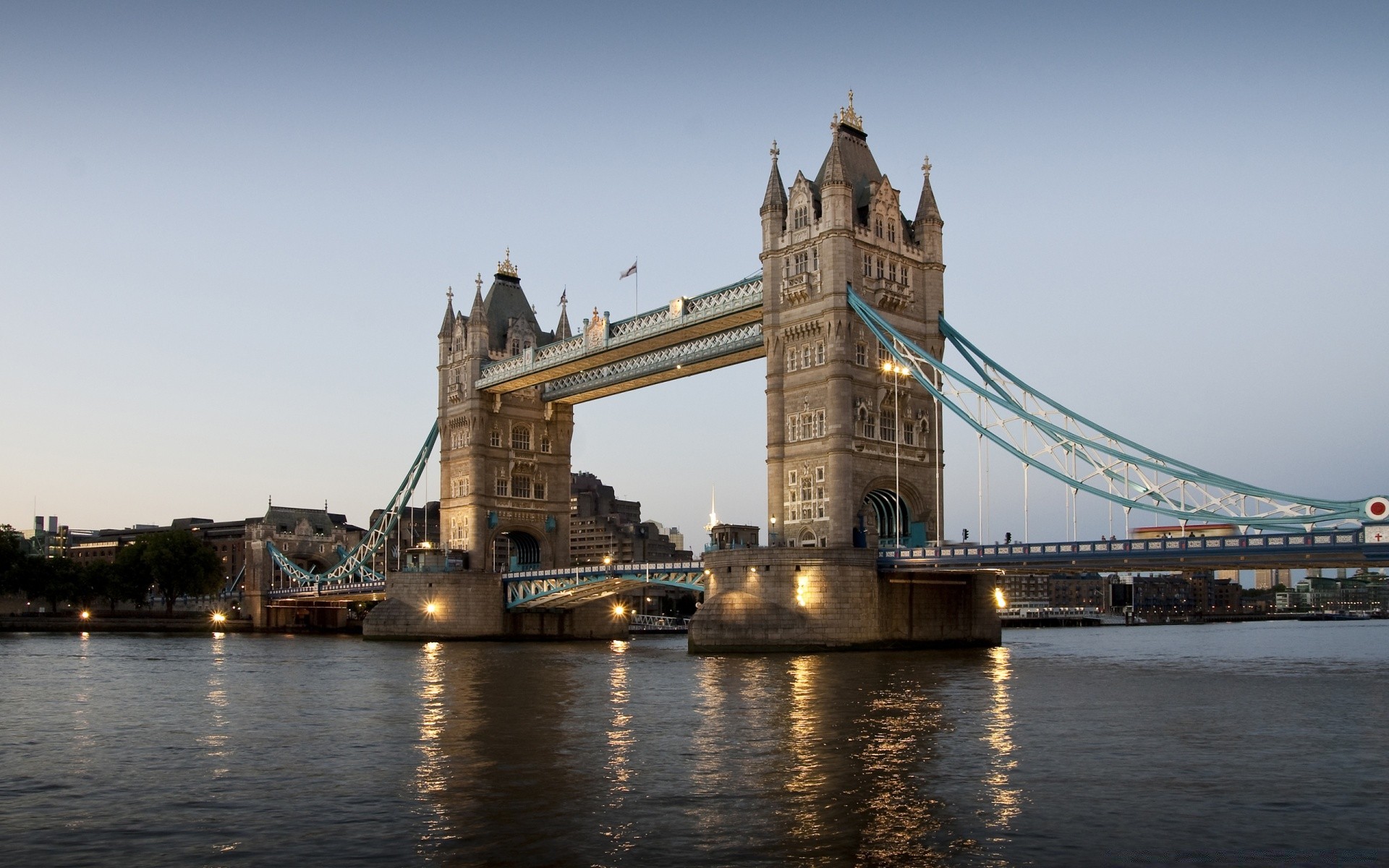 europa ponte fiume architettura acqua viaggi città ponte levatoio cielo casa urbano città punto di riferimento skyline all aperto ponte sospeso tramonto crepuscolo torre sera