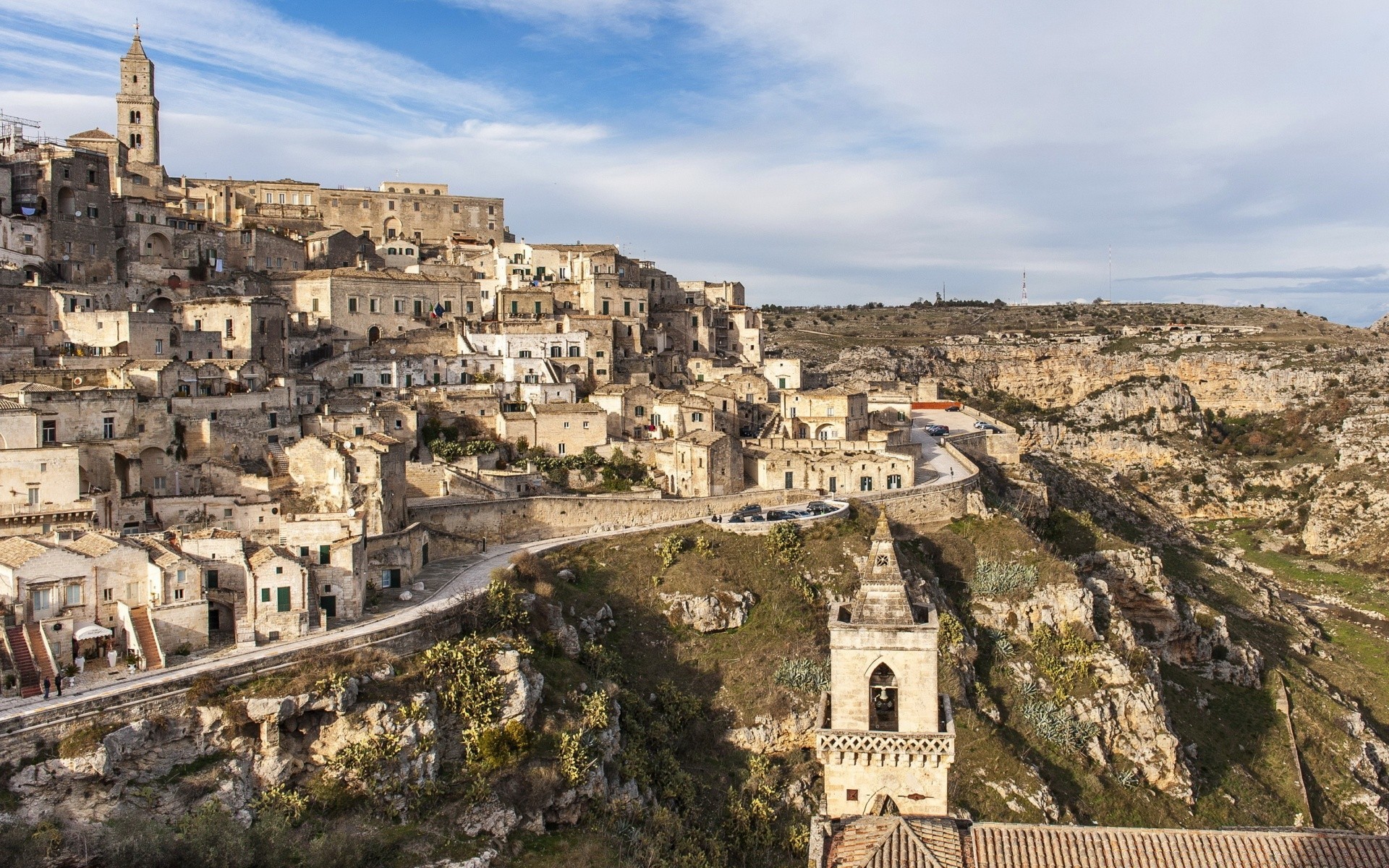 europa architettura viaggi città chiesa casa vecchio città antico religione turismo spettacolo città punto di riferimento paesaggio luce del giorno all aperto gotico torre casa