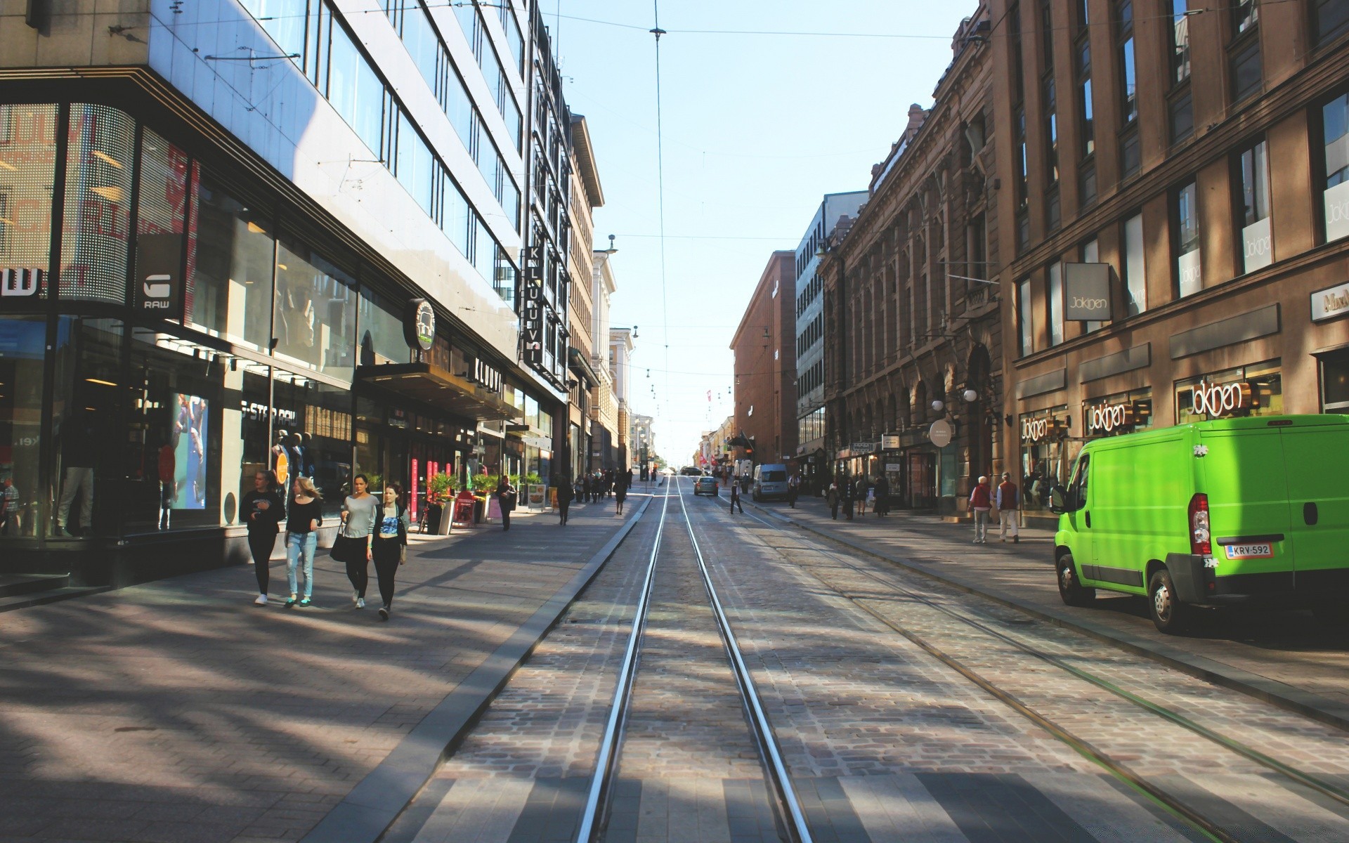 europa rua cidade estrada urbano sistema de transporte viagens carro tráfego carro bonde ao ar livre casa promoções luz do dia trem ônibus arquitetura o negócio cidade