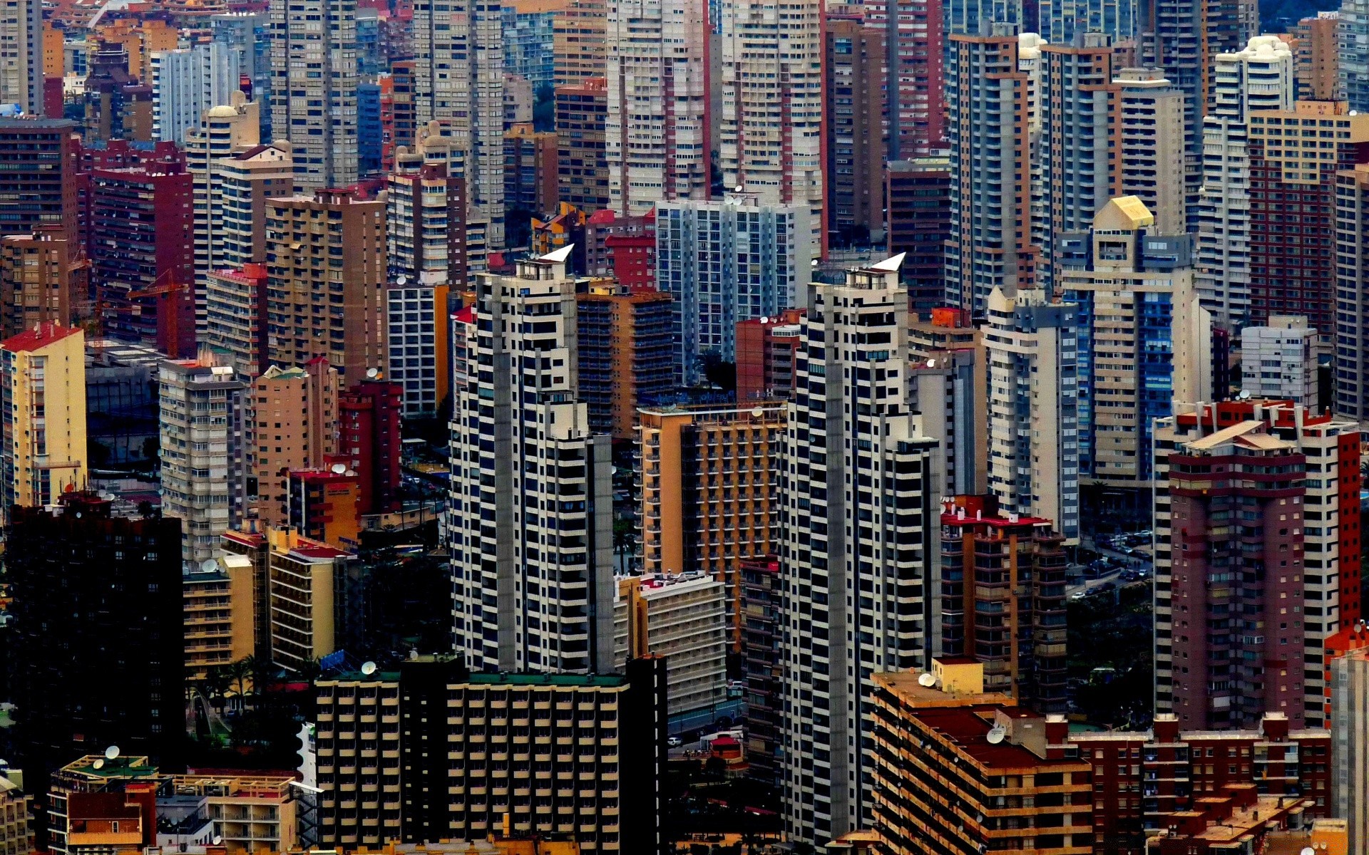 europa ciudad centro de la ciudad rascacielos arquitectura casa ciudad skyline viajes urbano apartamento negocio moderno oficina finanzas torre alto cielo tráfico crepúsculo