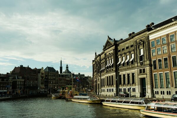 Voyage à travers l Europe où la ville est située sur l eau