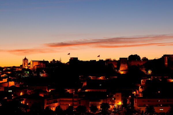 Abend Sonnenuntergang über der Stadt