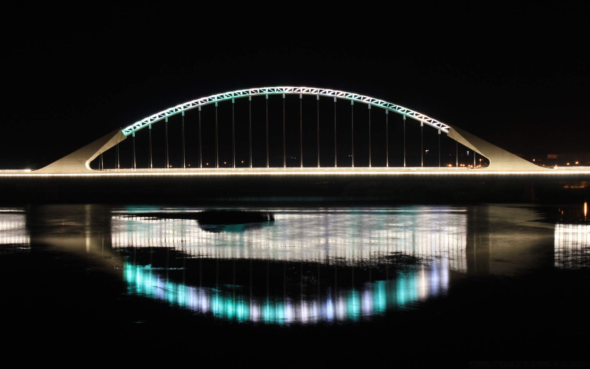 europa brücke architektur reisen stadt haus verbindung transportsystem städtisch wasser auto himmel modern licht sehenswürdigkeit bau abend reflexion unschärfe fluss