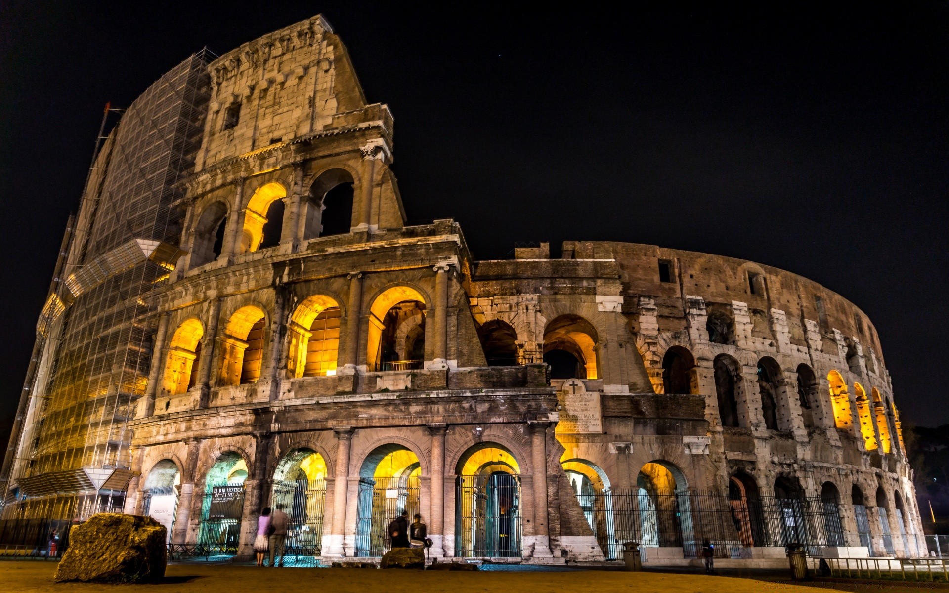 europa architettura viaggi crepuscolo casa colosseo sera anfiteatro punto di riferimento teatro illuminato stadio turismo città cielo antico all aperto città arco vecchio